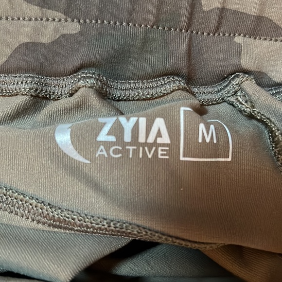 Zyia Camo unwind joggers medium - Picture 3 of 3
